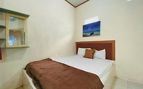 Central House Karimunjawa Mitra Reddoorz